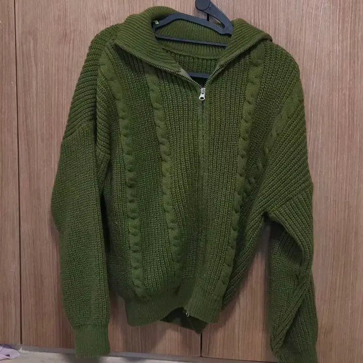 [BUNJANG] Avery Olive Knit Two-Way High-Neck Cardigan / 새상품 에이블리 올리브 니트 투웨이 하이넥 가디건