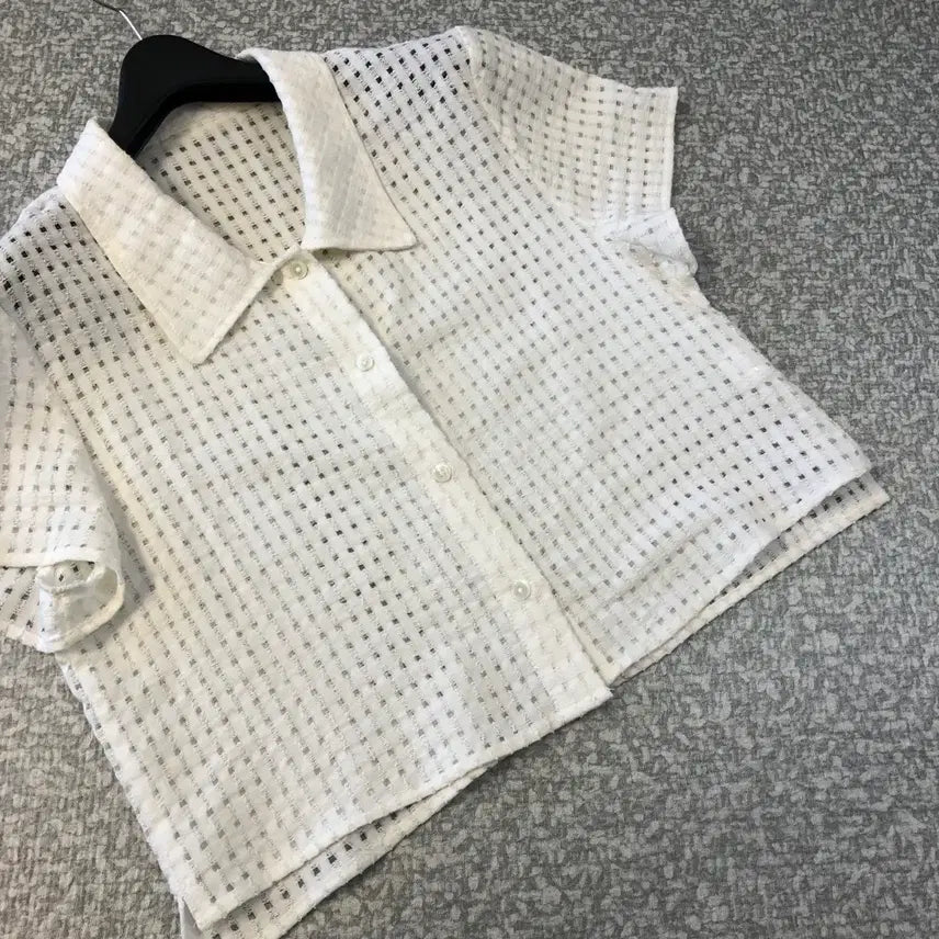 [BUNJANG] YUMER Sheer Mesh Cropped Short Sleeve Blouse / 유메르 시스루 메쉬 펀칭 망사 반팔 크롭 셔츠 블라우스