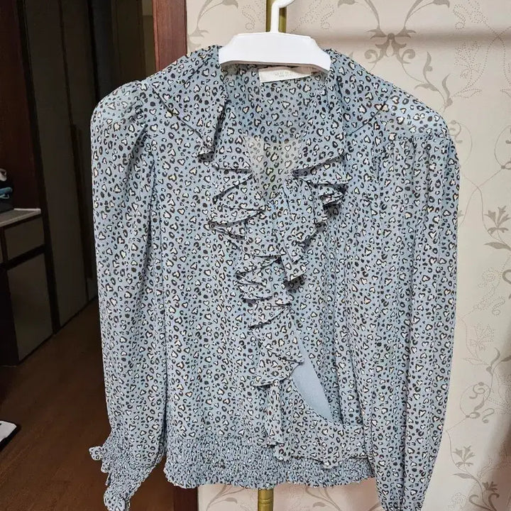 [BUNJANG] Jessi New York Frill Blouse Leopard Pattern / 제시뉴욕 프릴 블라우스 66