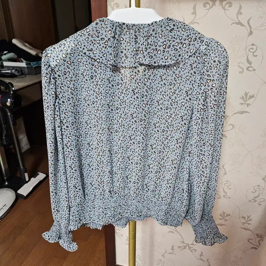 [BUNJANG] Jessi New York Frill Blouse Leopard Pattern / 제시뉴욕 프릴 블라우스 66