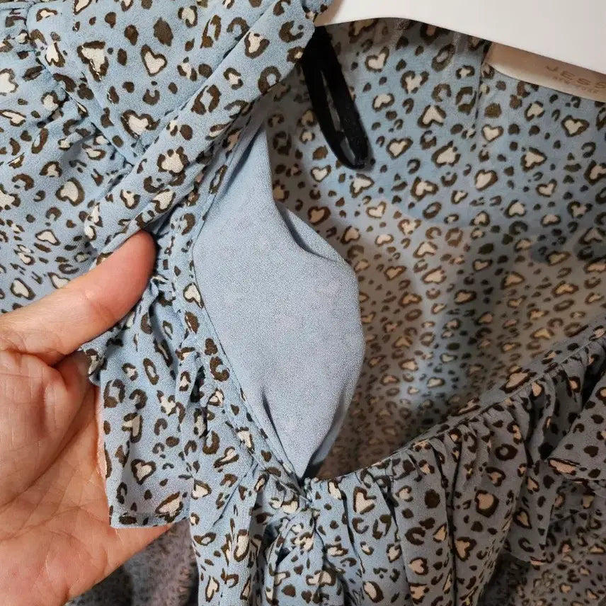 [BUNJANG] Jessi New York Frill Blouse Leopard Pattern / 제시뉴욕 프릴 블라우스 66