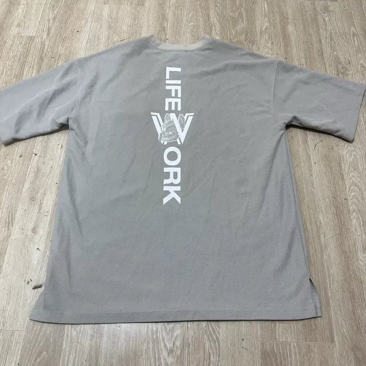 [BUNJANG] Lifework Patch Lettering Logo Short-Sleeved T-Shirt M/95 / 라이프워크 와펜 레터링 로고 반팔티 M/95