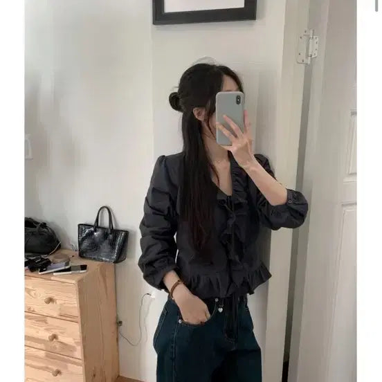 [BUNJANG] Toust Frill Blouse Ivory / 모너프 블라우스 toust