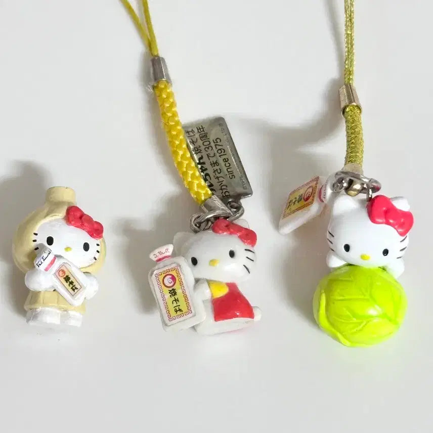 [BUNJANG] Sanrio Hello Kitty Classic Cabbage Charm Keychain / 헬로키티 고전 음식 양배추 스트랩 키링