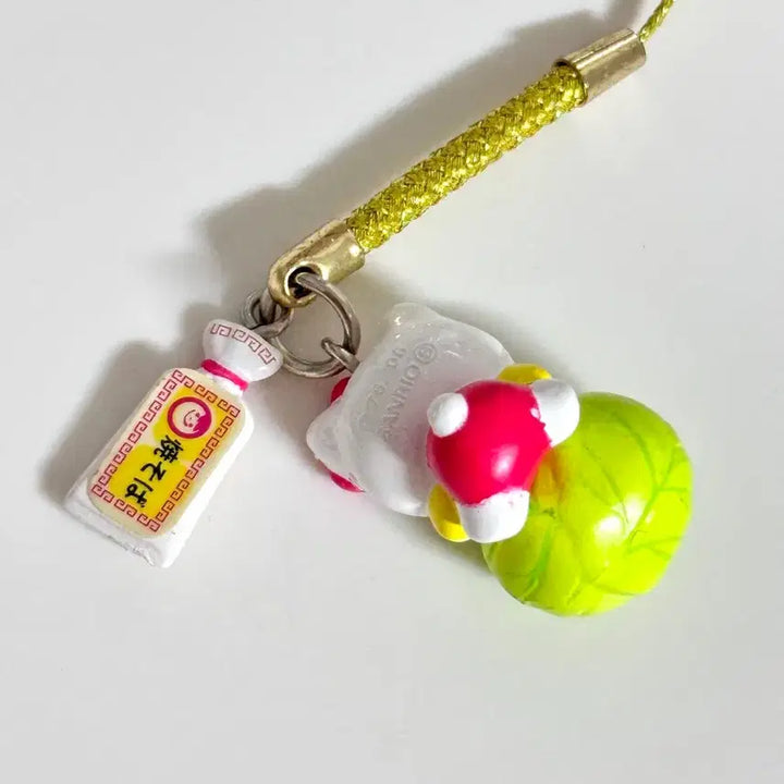 [BUNJANG] Sanrio Hello Kitty Classic Cabbage Charm Keychain / 헬로키티 고전 음식 양배추 스트랩 키링