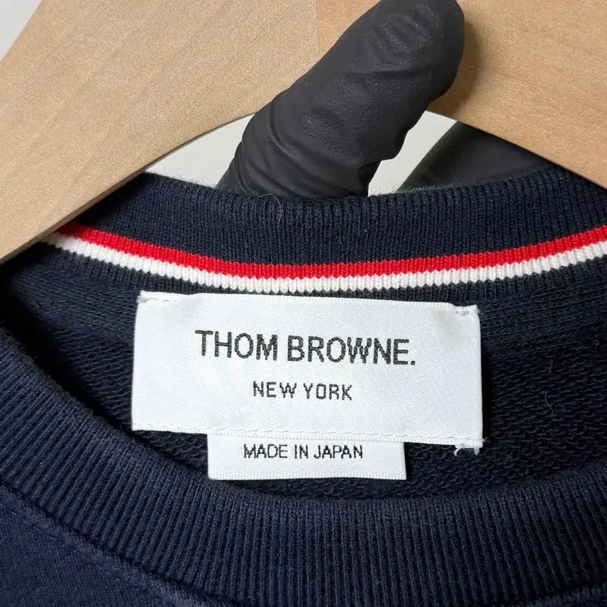 [BUNJANG] Thom Browne Signature Stripe Sweatshirt Size 2 / { 2 } 톰브라운 사선완장 맨투맨