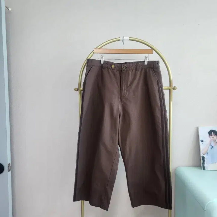 [BUNJANG] Brown Side Stripe Wide 8-Part Pants / 브라운 옆줄 와이드  8부 팬츠
