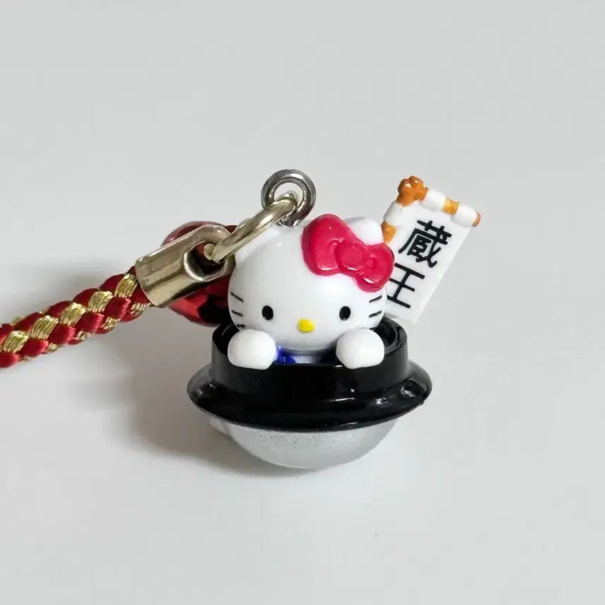 [BUNJANG] Sanrio Hello Kitty Classic Kitty Stone Pot Strap Charm / 헬로키티 고전키티 돌솥 지역한정 스트랩 키링
