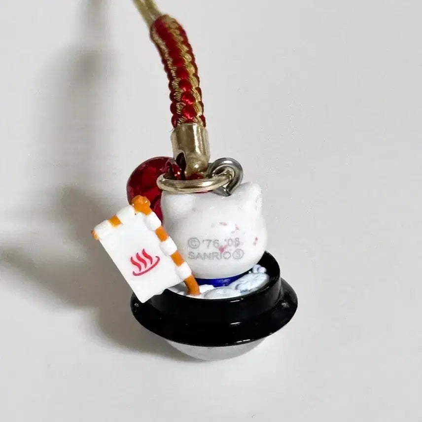 [BUNJANG] Sanrio Hello Kitty Classic Kitty Stone Pot Strap Charm / 헬로키티 고전키티 돌솥 지역한정 스트랩 키링