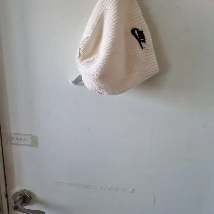 [BUNJANG] Nike Ivory Beige Knit Beanie Hat / 나이키 털모자 아이보리나이키 베이지 니트 비니 모자