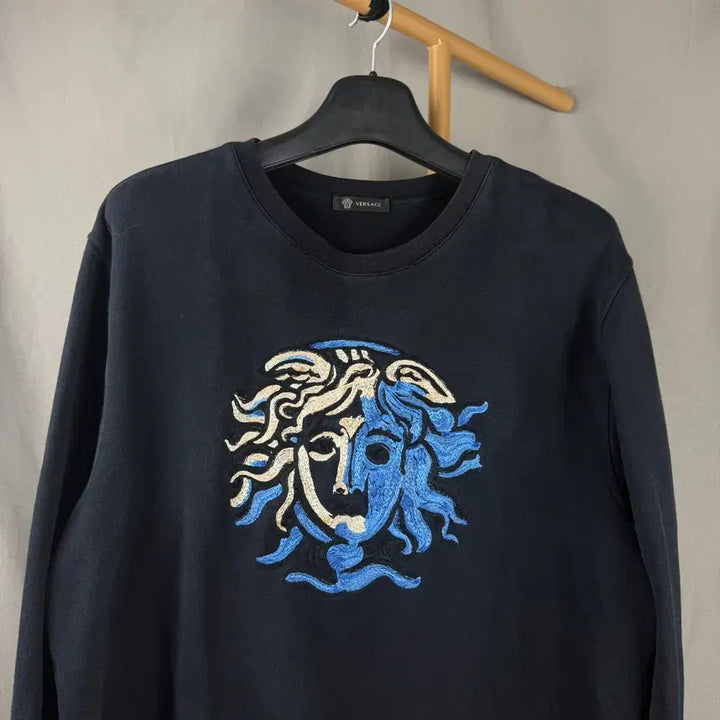 [BUNJANG] Versace Medusa Embroidered Sweatshirt / XL ) 베르사체 메두사 자수 맨투