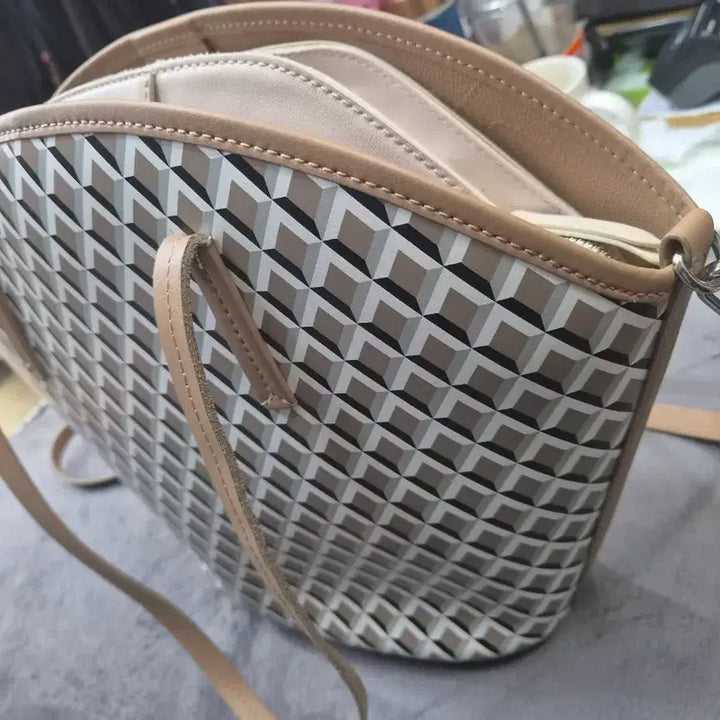 [BUNJANG] Andiata Pattern Tote Bag (Beige) / 안디아타 패턴 토트백 (베이지)