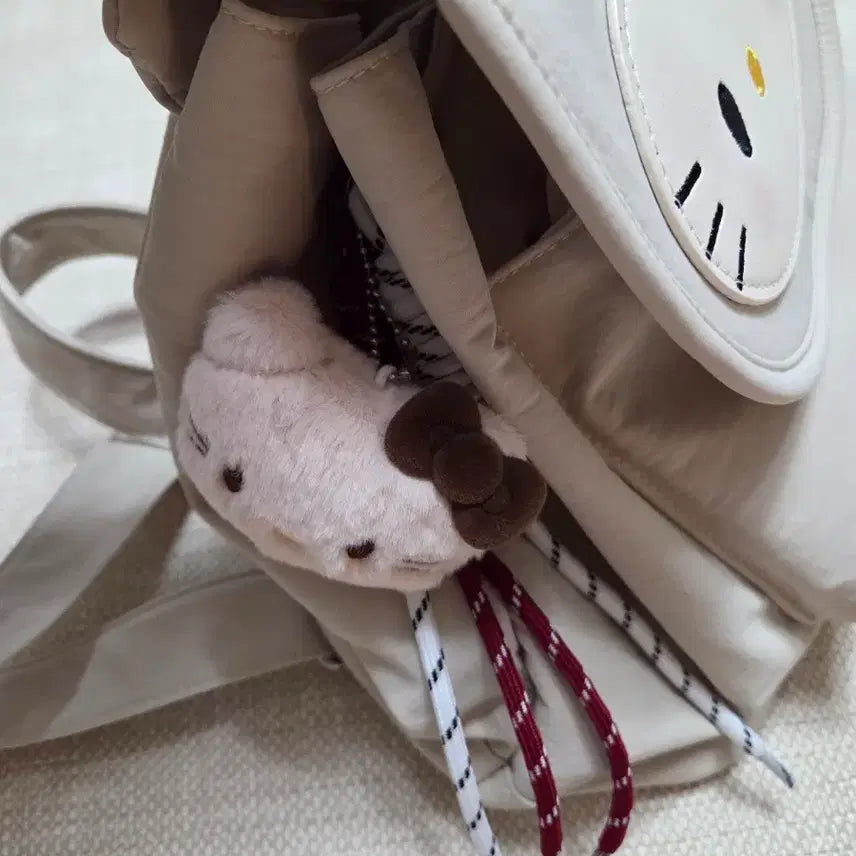[BUNJANG] Sanrio Hello Kitty Backpack Beige / 산리오 헬로키티 백팩 베이지색