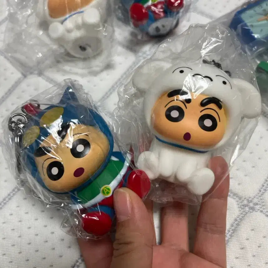 [BUNJANG] Crayon Shin-chan Mini Mood Lamp Figure Keyring Set (2 Types) / 귀여운 미니 짱구 무드등 피규어 키링 2종 세트