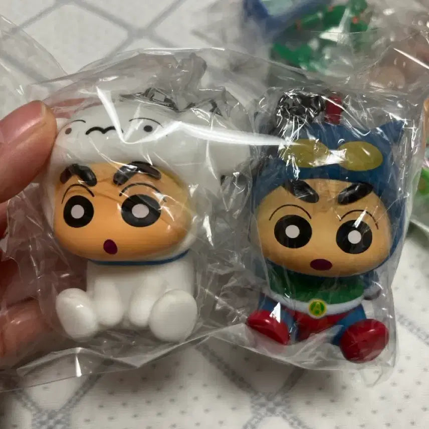 [BUNJANG] Crayon Shin-chan Mini Mood Lamp Figure Keyring Set (2 Types) / 귀여운 미니 짱구 무드등 피규어 키링 2종 세트