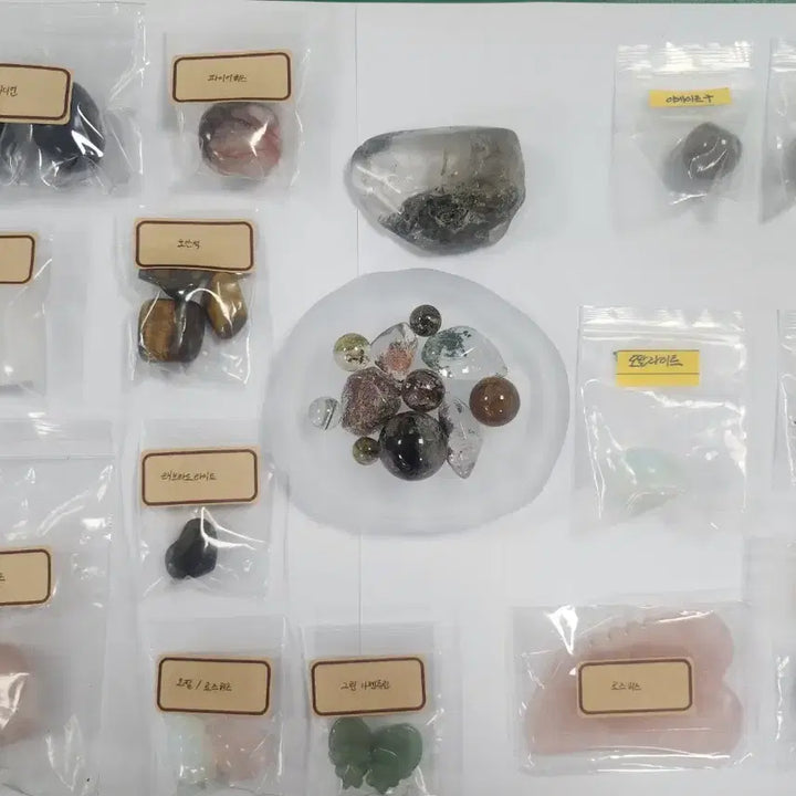 [BUNJANG] Natural Mineral Rough Stones Set with Garden Quartz / 천연광물원석 14종과 가든쿼츠(정원수정) 12개 일괄