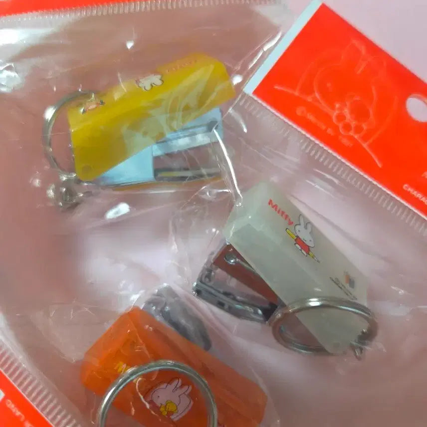 [BUNJANG] Miffy Mini Stapler Keychain (Classic) / 고전 미피 미니 스템플러 키링