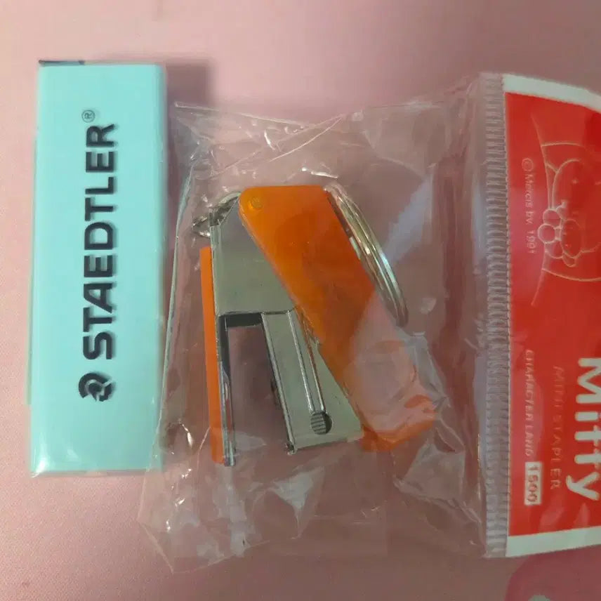 [BUNJANG] Miffy Mini Stapler Keychain (Classic) / 고전 미피 미니 스템플러 키링