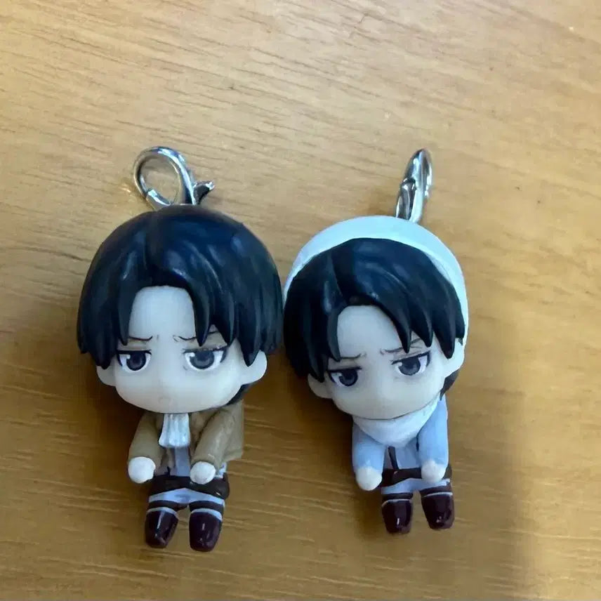 [BUNJANG] Attack on Titan Levi Gacha Figure Set (2 Types) / 진격의 거인 대롱가챠 리바이2종 일괄판매