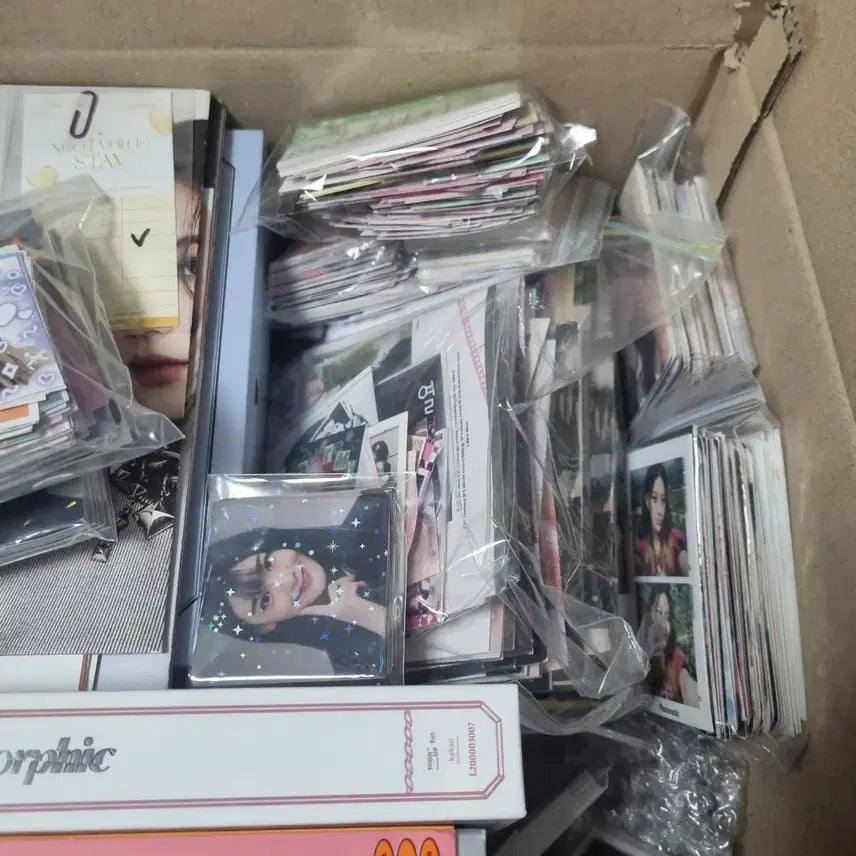[BUNJANG] STAYC Bundle Set Official Goods &amp; Unofficial Goods / 택포 급처) 스테이씨 포카 응원봉 비공굿 모든 굿즈 일괄 포카 stayc