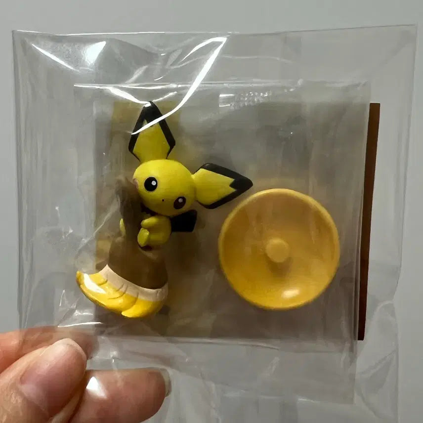 [SOLD OUT] [새상품] 포켓몬 팔레트 가챠 옐로우 - 피츄