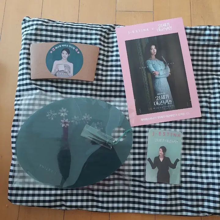 [BUNJANG] IU Birthday Goods Photocard Bundle Set / 아이유 생일포카 3장등 제이에스티나 21세기 대군부인 굿즈 미개봉