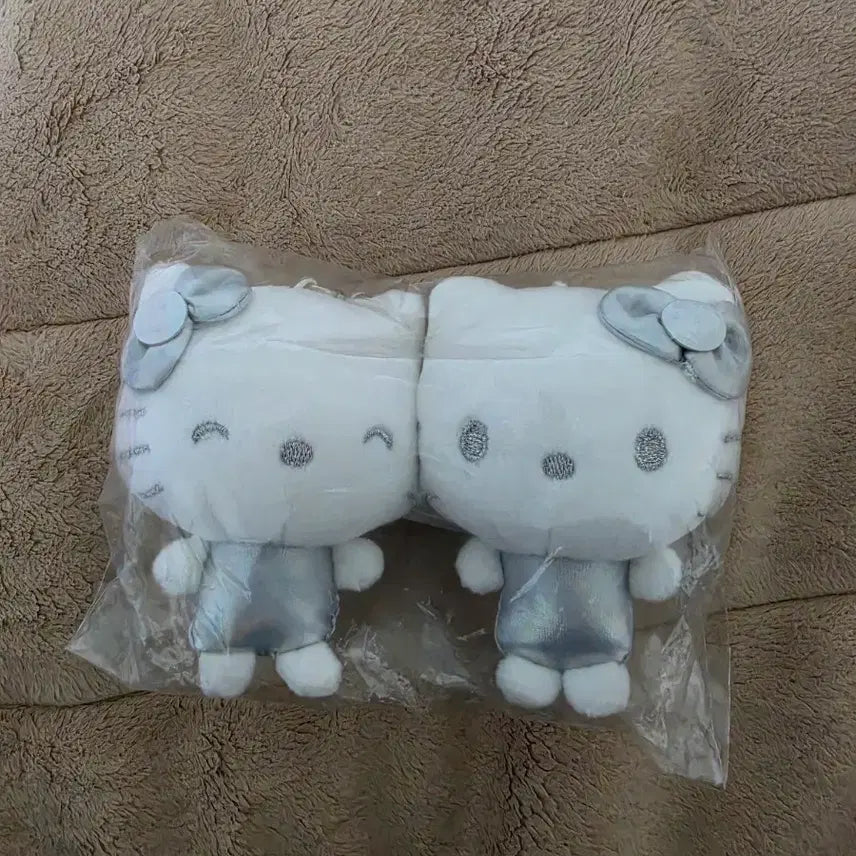 [BUNJANG] Sanrio Hello Kitty Silver Keyring Plush Doll / 산리오 헬로키티 실버 키링 인형