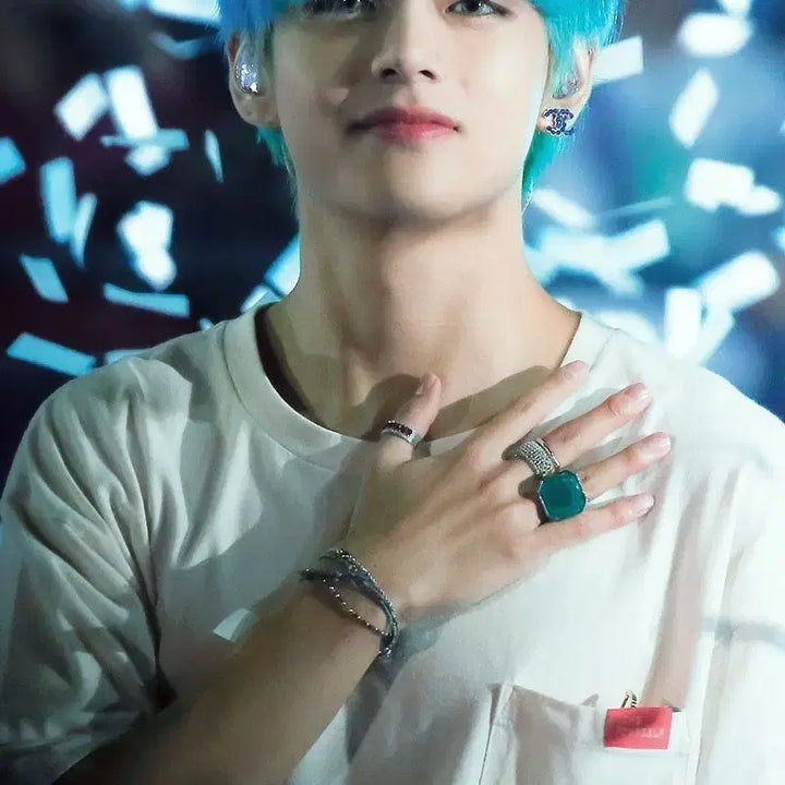 [BUNJANG] BTS V RealV Exhibition Framed Poster (A1) / 미개봉)리얼뷔 전시회 방탄소년단 뷔 bts v 액자 프레임realv포스터