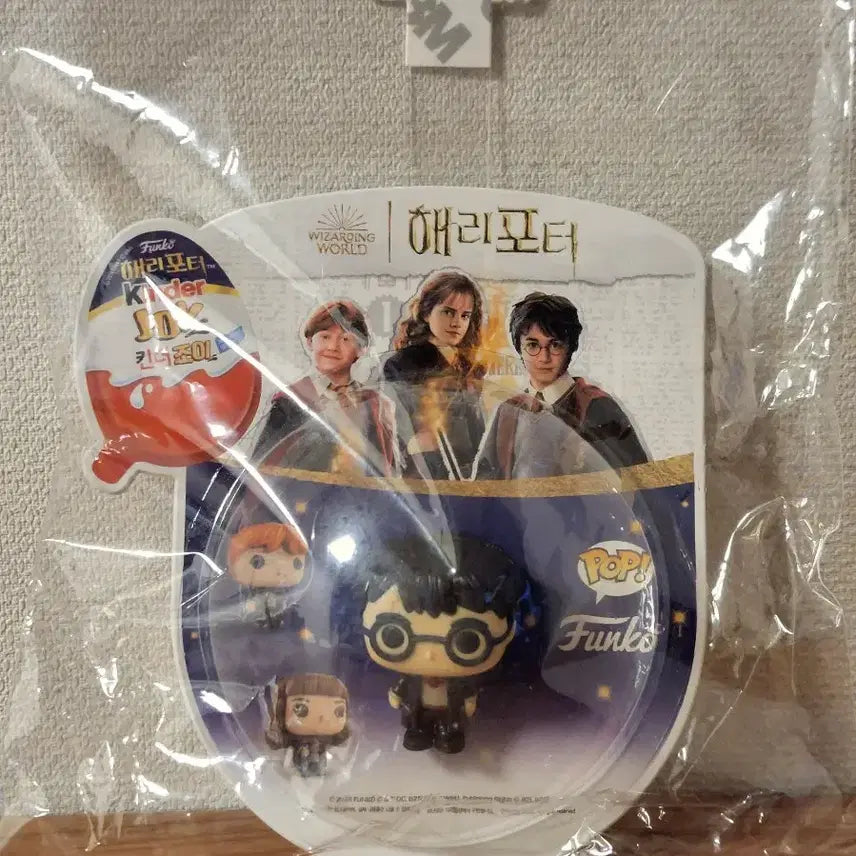 [BUNJANG] Kinder Joy Harry Potter Harry &amp; DC Batgirl Figure Toy Set / 킨더조이) 해리포터 해리 &amp; DC 배트걸 피규어 장난감