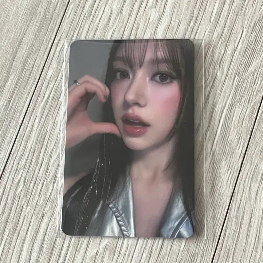[BUNJANG] FIFTY FIFTY Sioong Moon Photocard / 피프티 피프티 문샤넬 포카