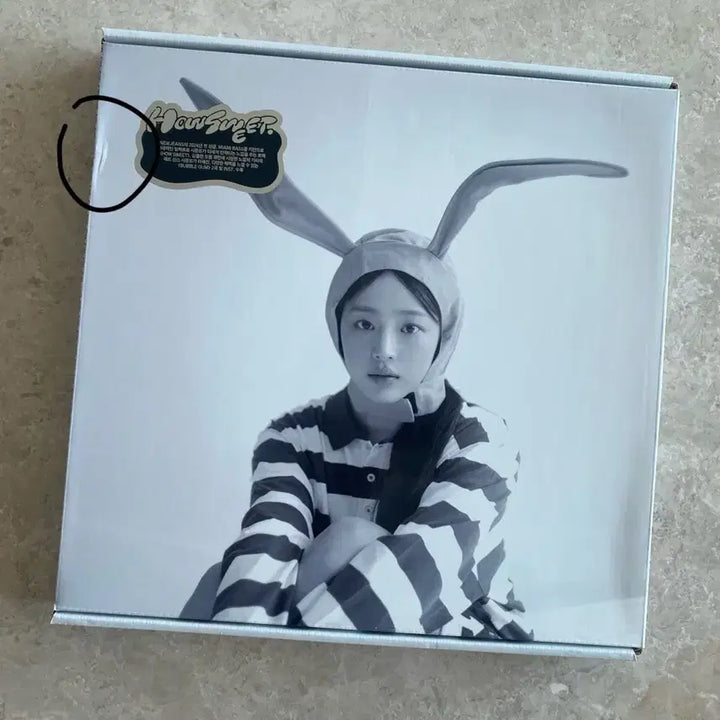 [BUNJANG] NewJeans Minji How Sweet Album + Weverse Photocard / 뉴진스 민지 How Sweet 앨범 (+위버스 포카)