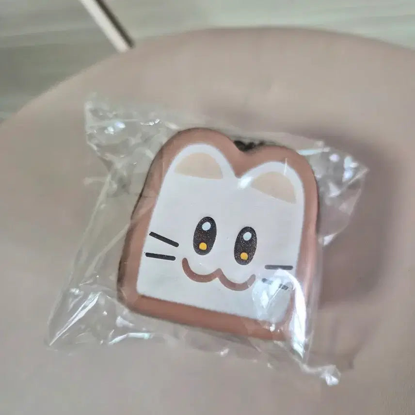 [SOLD OUT] 쿠키런 킹덤 쿠키앤모어 팝업 빵냥이 키링 (초코)