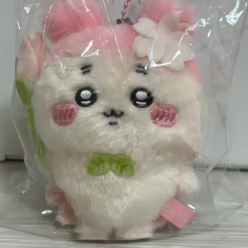 [BUNJANG] Chiikawa Cherry Blossom Kani Mascot Plush / 치이카와 벚꽃카니 마스코트 인형 팔아요