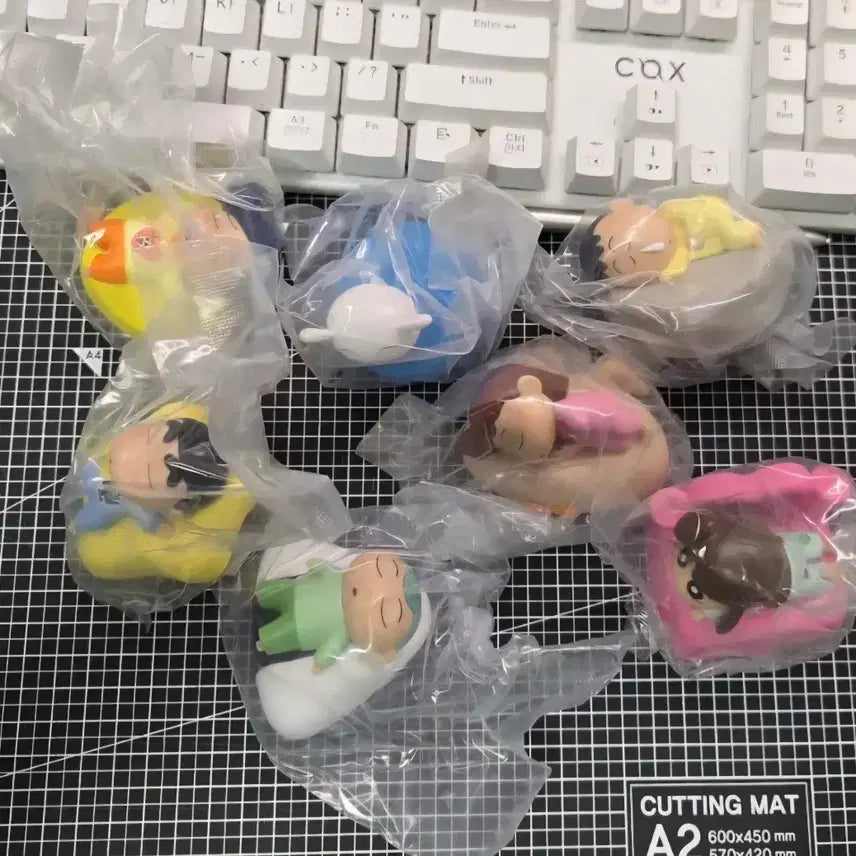 [BUNJANG] Crayon Shin-chan Cushion Mood Lamp Set (7 Types) / 짱구 쿠션 무드등 7종 세트 미개봉