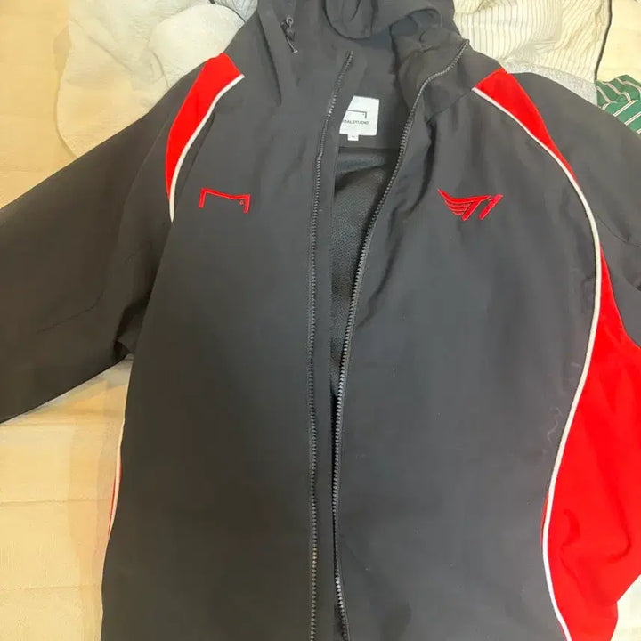 [BUNJANG] T1 x Golden Studio Collaboration Windbreaker Jacket - Size M / 티원 골스튜디오 바람막이 m사이즈