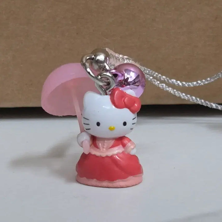 [BUNJANG] Hello Kitty Classic Lady Strap Charm - Kobe Limited / 고전 키티 스트랩 귀부인 양산 고베 한정