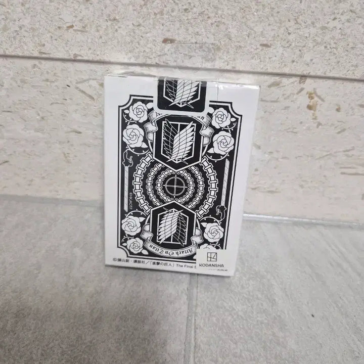 [BUNJANG] Bicycle Attack on Titan Trump Playing Cards (Sealed) / Bicycle 진격의 거인 트럼프 카드 플레잉카드(미개봉)