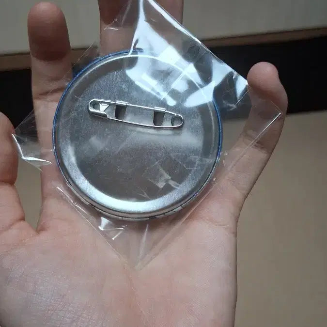 [BUNJANG] Armin Badge (Sealed) / 아르민 바다 뱃지 (급처+미개봉)