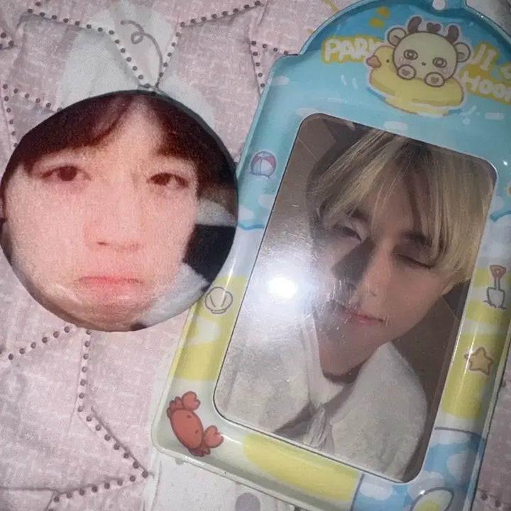 [BUNJANG] Park Jihoon Photocard, Photocard Holder, and Soft Pin Badge Set / 박지훈 포카 + 포카홀더 + 말랑핀벳지 판매합니다!!