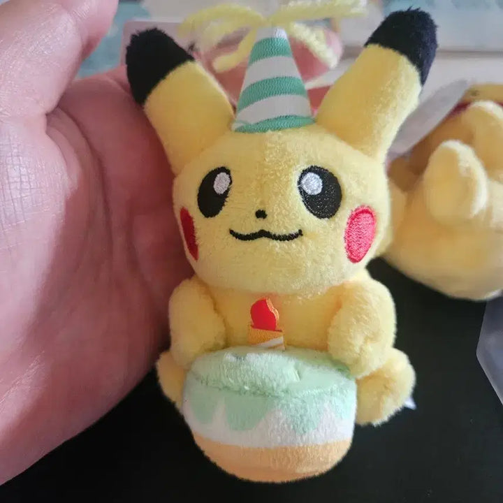 [BUNJANG] Pokemon Pikachu Birthday Cake Plush Doll New / 새제품 포켓몬스터 피카츄 생일 케이크 인형