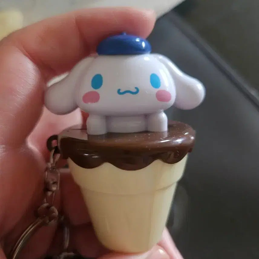 [BUNJANG] Sanrio Cinnamoroll Pudding Lamp Keychain / 새제품 산리오 시나모롤 램프 푸딩 키링