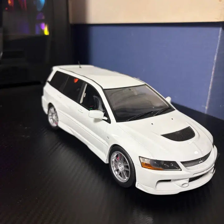 [BUNJANG] 1:18 Mitsubishi Lancer Evolution Wagon Diecast Model / 1:18 미쓰비시 랜서 에볼루션 왜건 다이캐스트 팝니다
