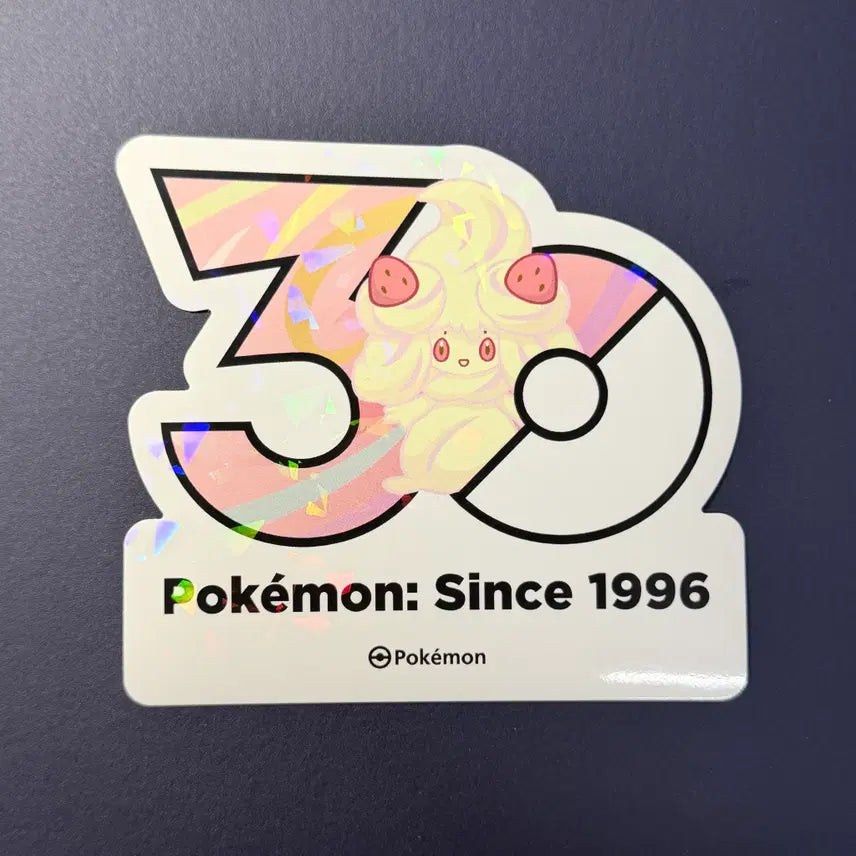 [BUNJANG] Limited Edition 30th Anniversary Logo Sticker - 0869 Sprigatito (Milky Vanilla) / [한정판] 30주년 로고스티커 - &