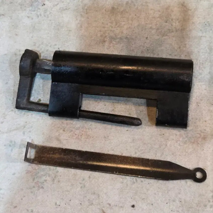 [BUNJANG] Antique Cast Iron Padlock / 오랜세월의 무쇠 자물통