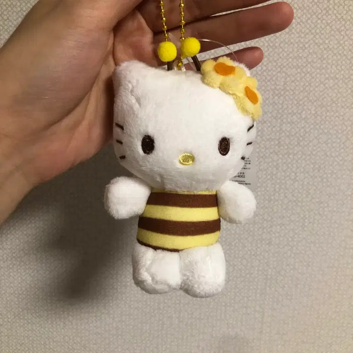 [BUNJANG] Hello Kitty Bee Plush Keychain / 헬로키티 꿀벌 인형 키링