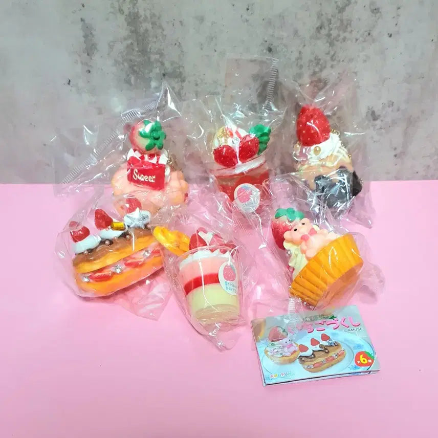 [BUNJANG] Strawberry Dessert Gacha Figures Set (6 Types) / 주얼리 딸기 디저트 가챠 피규어 6종셋트