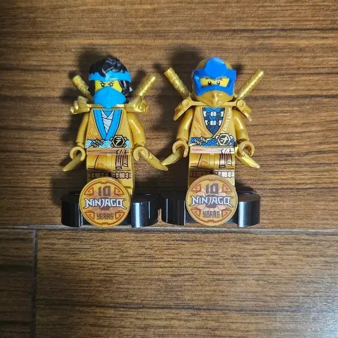 [BUNJANG] LEGO Ninjago 10th Anniversary Gold Minifigure (2-Pack) / (급처)레고 닌자고 10주년 골드 미니피규어 2개
