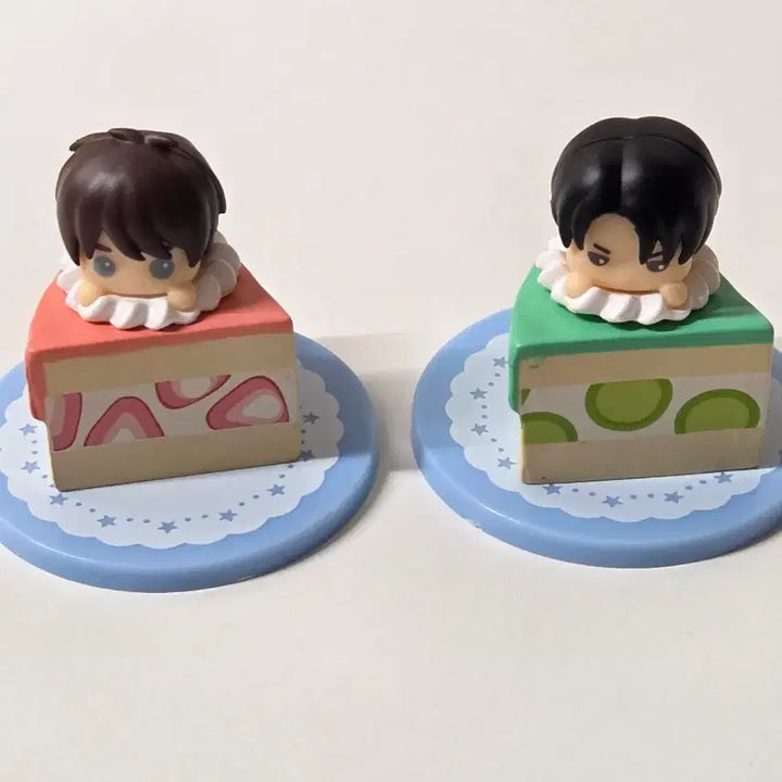 [BUNJANG] Attack on Titan Eren &amp; Levi Puchibass Cake Figure Bundle Set / (일괄)진격의 거인 에렌 리바이 푸치바스 케이크 피규어 가챠 진격거