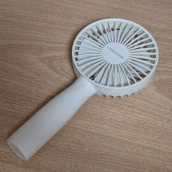 [SOLD OUT] 워너원 LED 핸디팬 손선풍기 화이트 개봉
