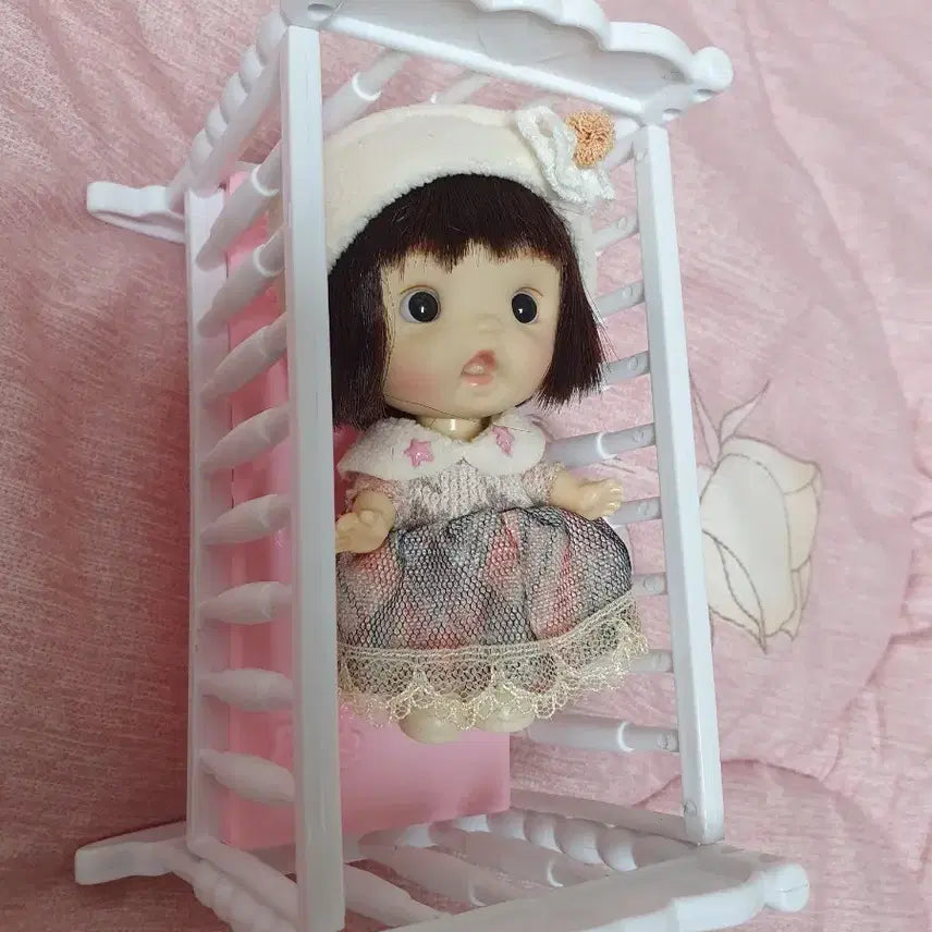 [BUNJANG] Baby Doll with Bob Haircut and Bed Set / 단발 아기인형+침대포함